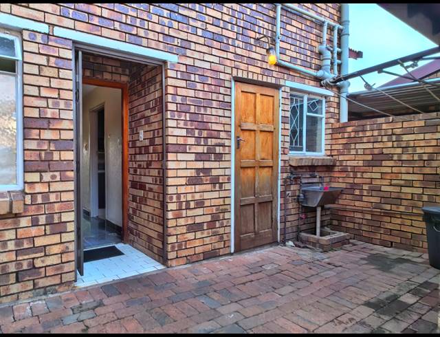 2 BEDROOM DUPLEX FOR SALE IN BLACKHEATH